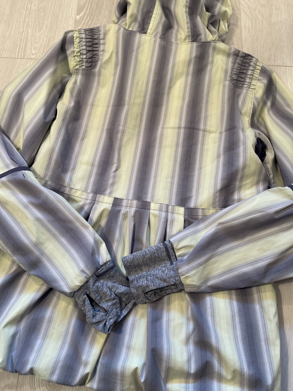 Lululemon Run Reflection Track & Field Jacket  Green Gray Stripes size 10 - Picture 15 of 15